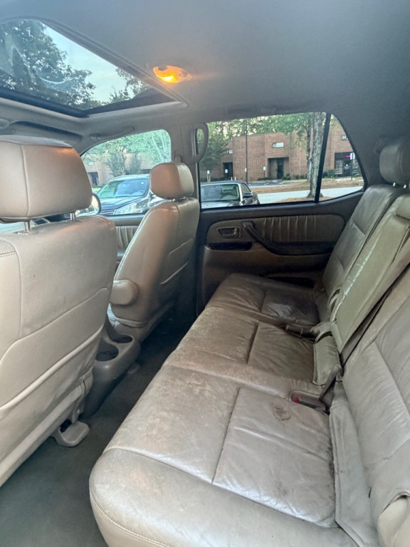 2004 Toyota Sequoia Image 8