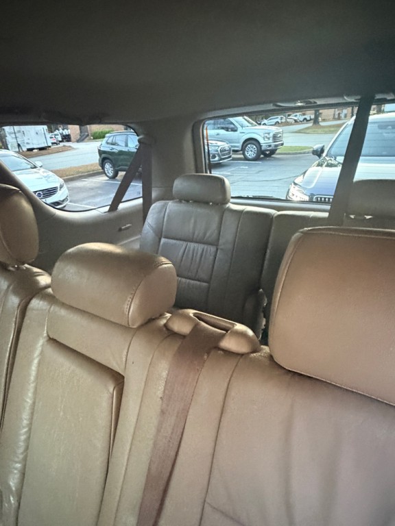 2004 Toyota Sequoia Image 9