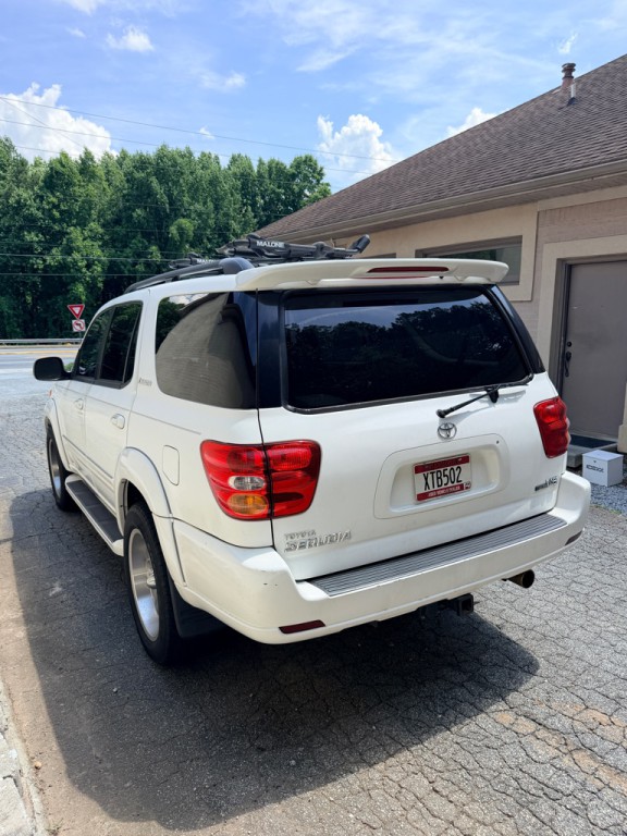 2004 Toyota Sequoia Image 2