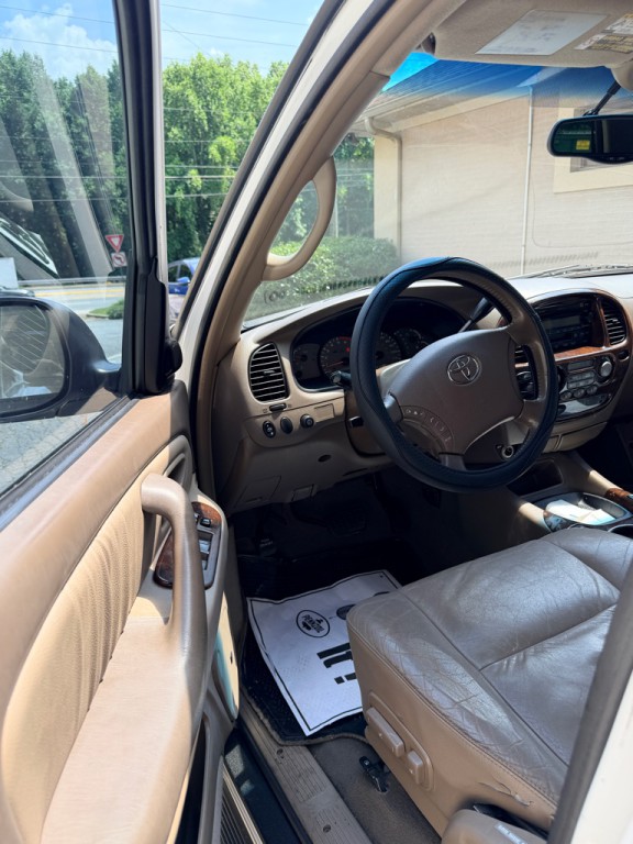 2004 Toyota Sequoia Image 11
