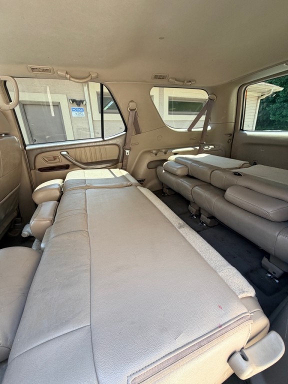 2004 Toyota Sequoia Image 12