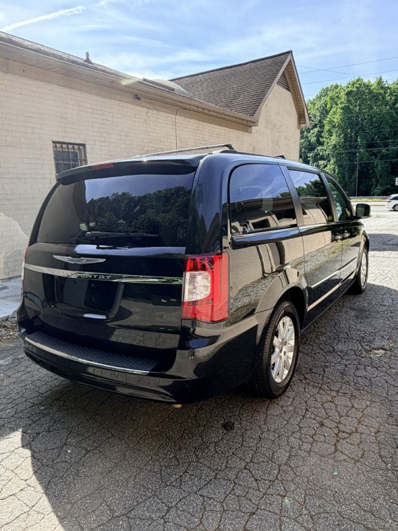 2014 Chrysler Town & Country Image 3