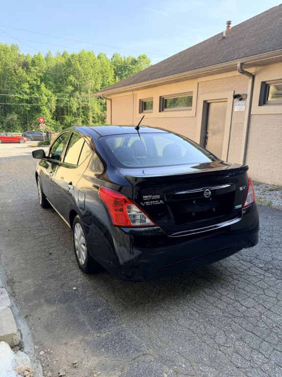 2016 Nissan Versa Image 2