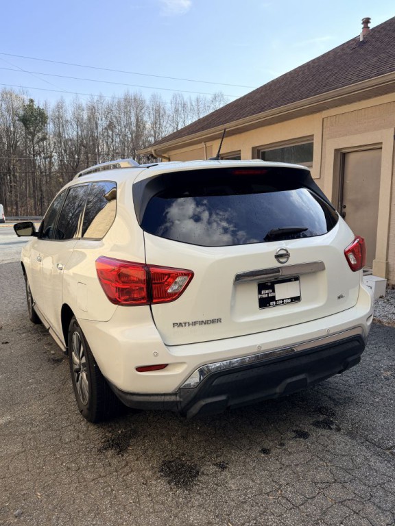2017 Nissan Pathfinder Image 2