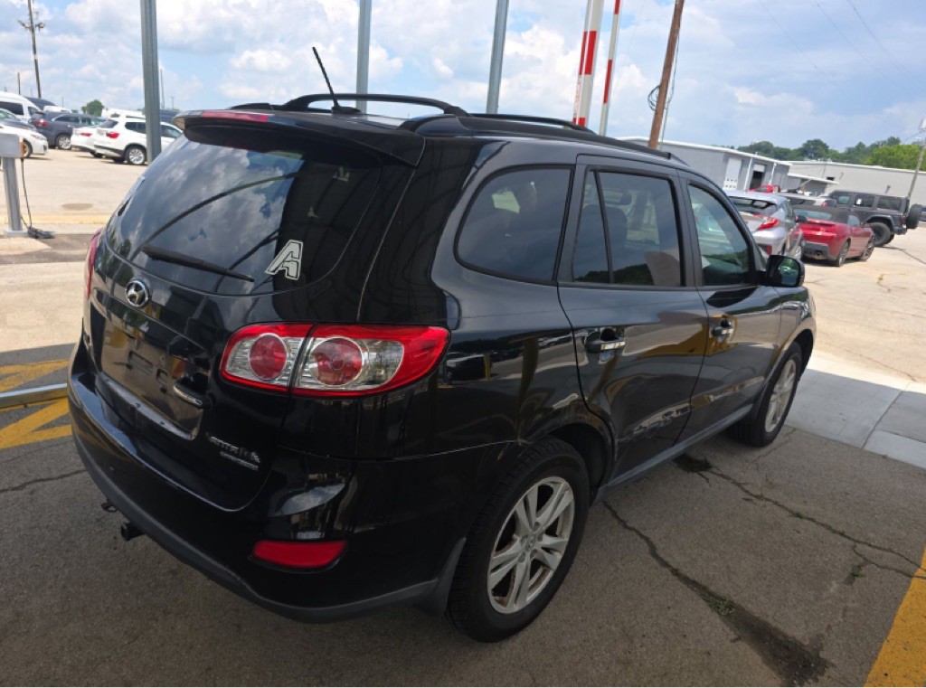 2011 Hyundai Santa Fe Image 2