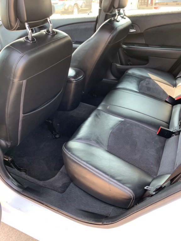 2012 Chrysler 200 Image 16