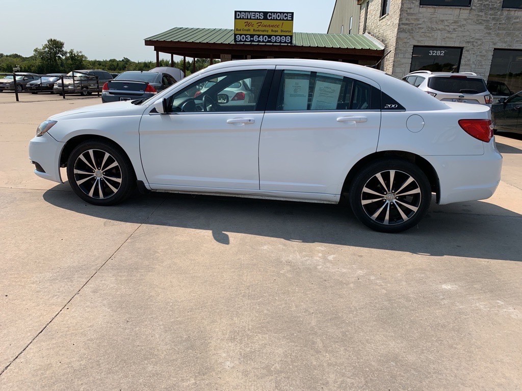 2012 Chrysler 200 Image 21