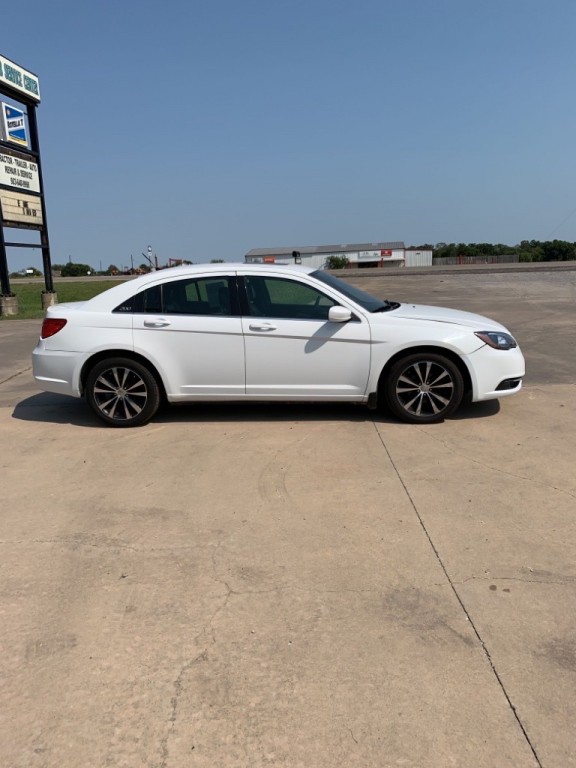2012 Chrysler 200 Image 22