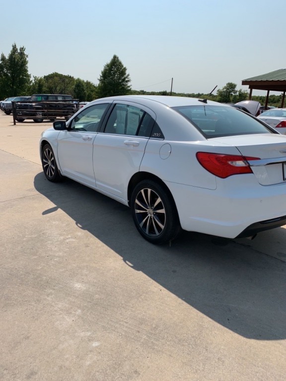 2012 Chrysler 200 Image 25