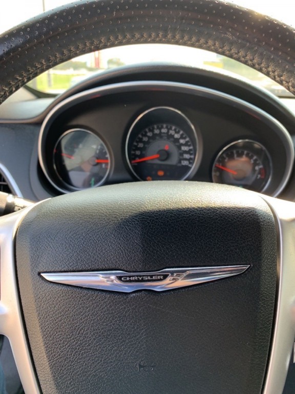 2012 Chrysler 200 Image 29