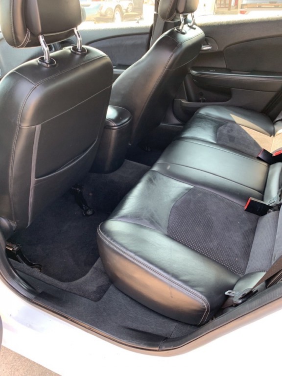 2012 Chrysler 200 Image 32