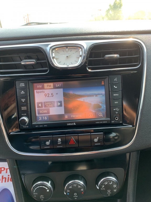 2012 Chrysler 200 Image 33