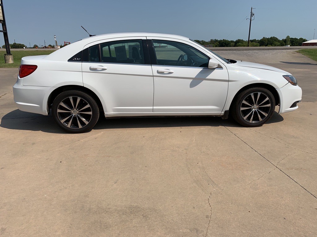 2012 Chrysler 200 Image 4