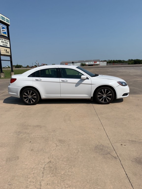 2012 Chrysler 200 Image 5