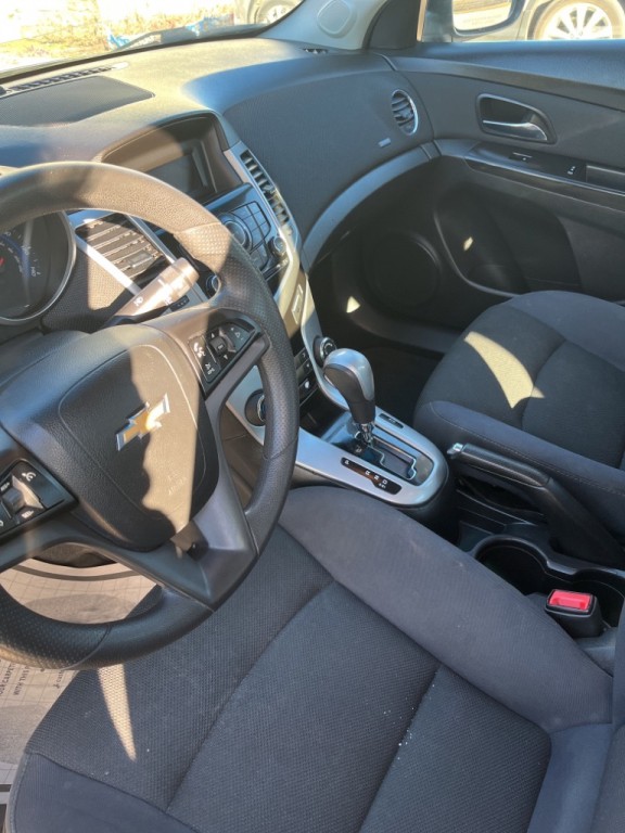 2015 Chevrolet Cruze Image 2