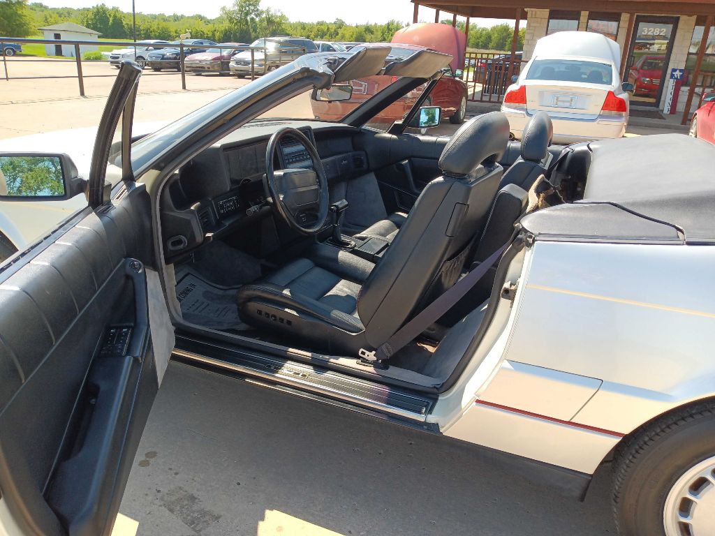 1990 Cadillac Allante Image 2