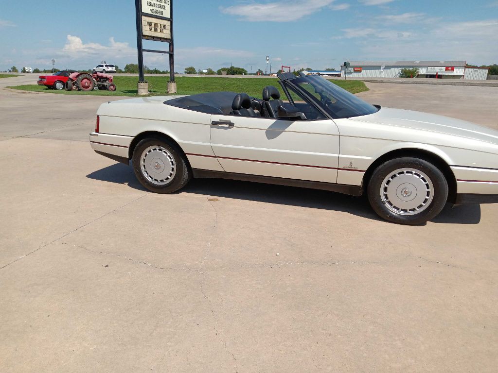 1990 Cadillac Allante Image 4