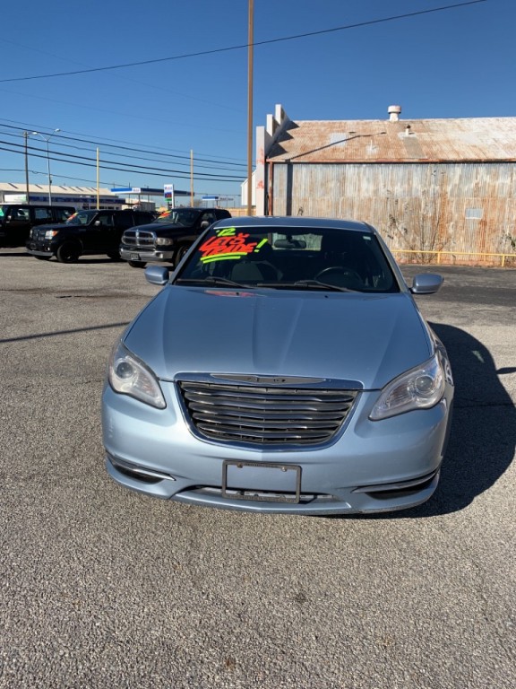 2012 Chrysler 200 Image 3