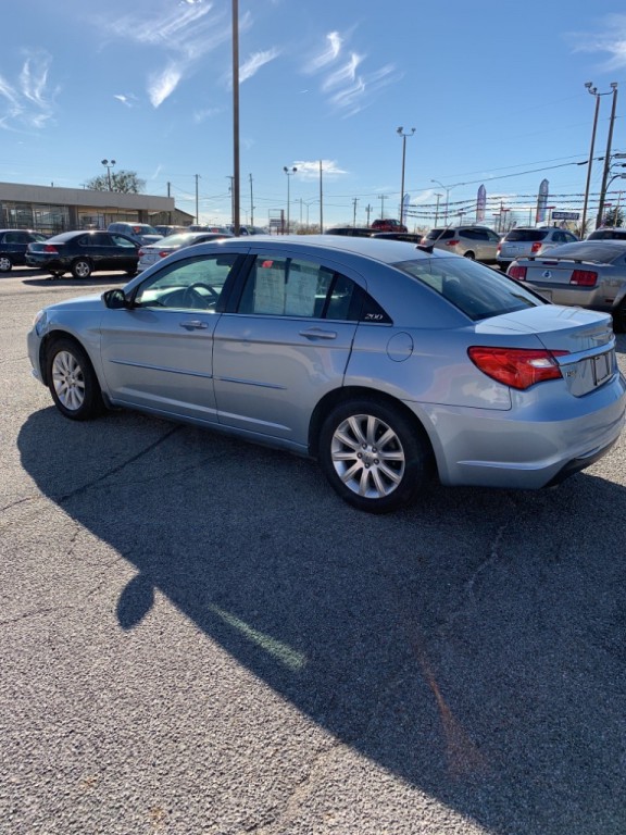 2012 Chrysler 200 Image 4