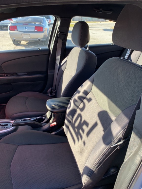 2012 Chrysler 200 Image 9