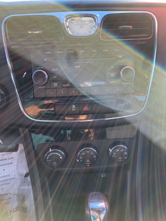 2012 Chrysler 200 Image 11