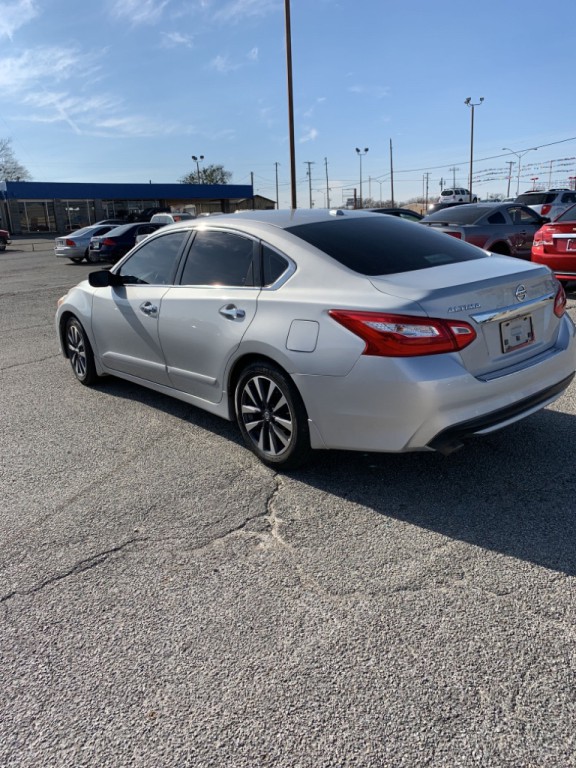 2016 Nissan Altima Image 6