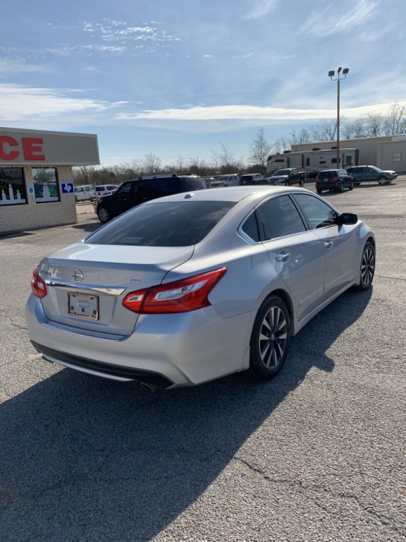 2016 Nissan Altima Image 8