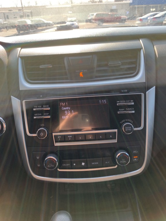 2016 Nissan Altima Image 10