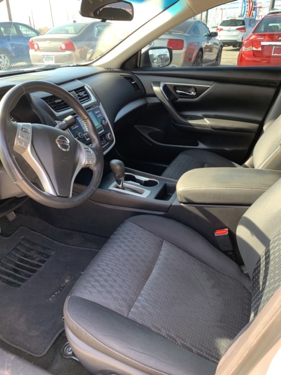 2016 Nissan Altima Image 12