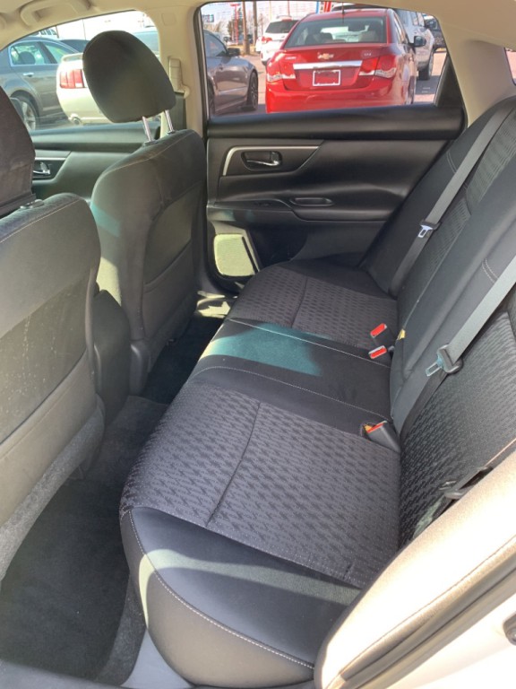 2016 Nissan Altima Image 13