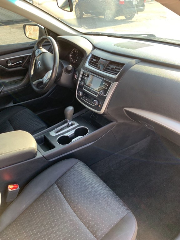 2016 Nissan Altima Image 18