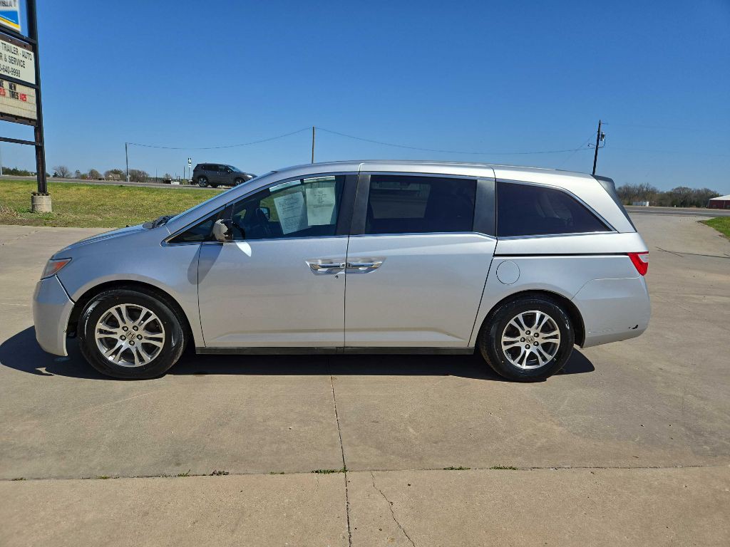 2011 Honda Odyssey Image 2