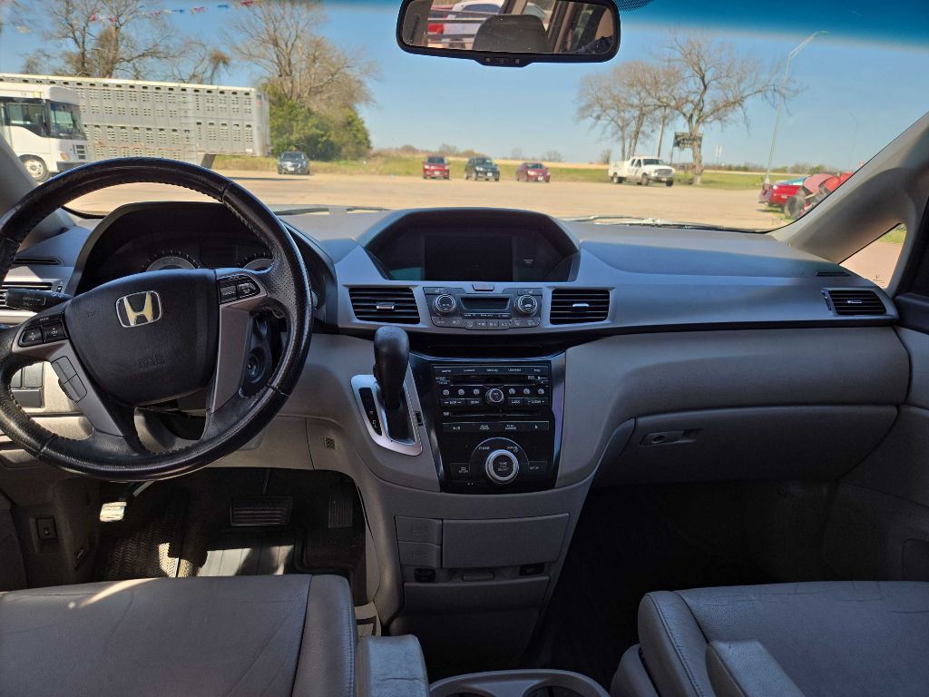 2011 Honda Odyssey Image 12