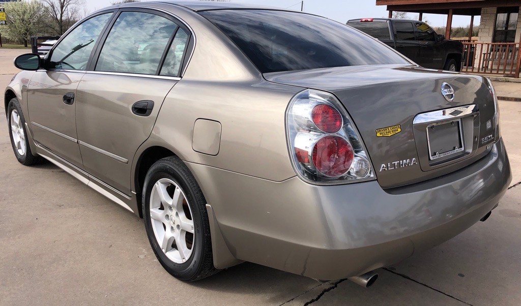 2005 Nissan Altima Image 2