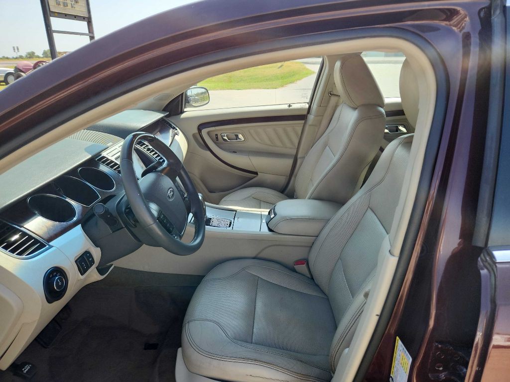 2010 Ford Taurus Image 9