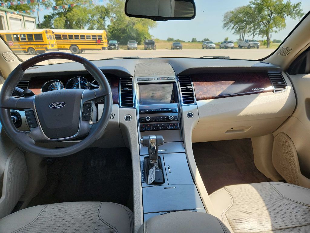 2010 Ford Taurus Image 10