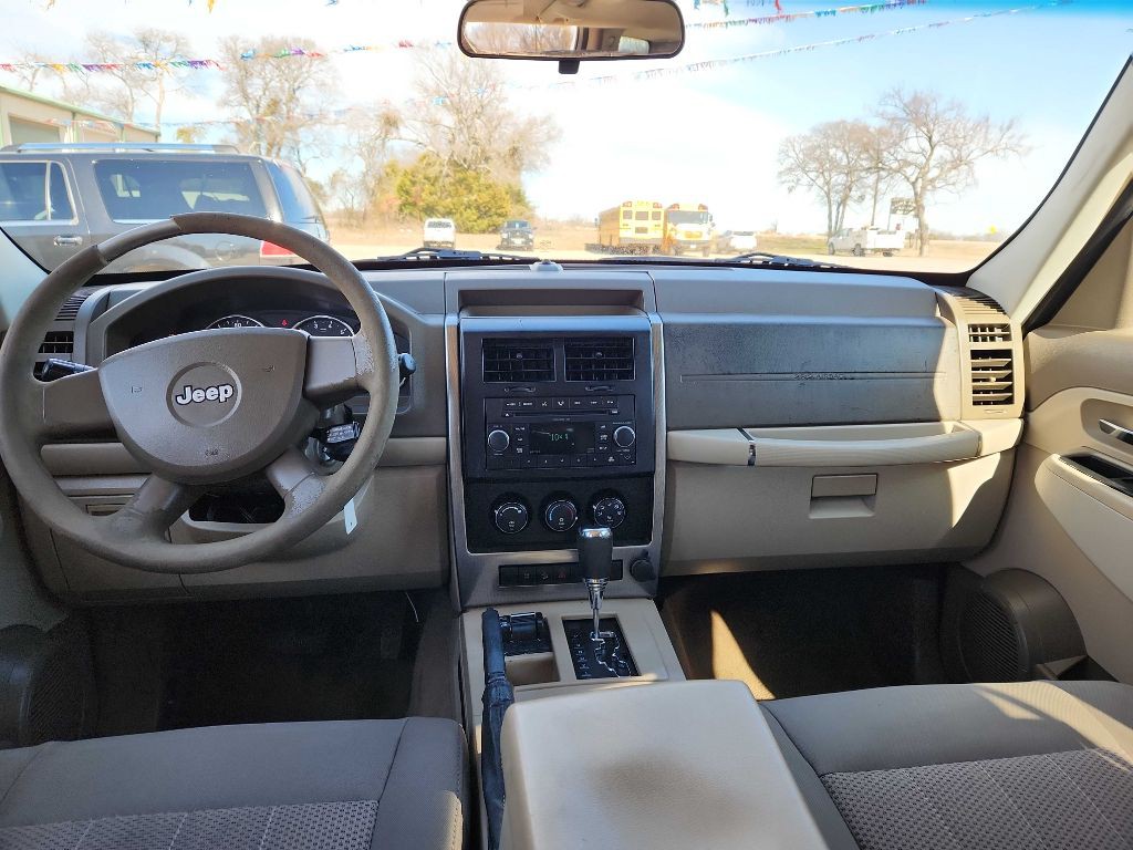 2009 Jeep Liberty Image 10