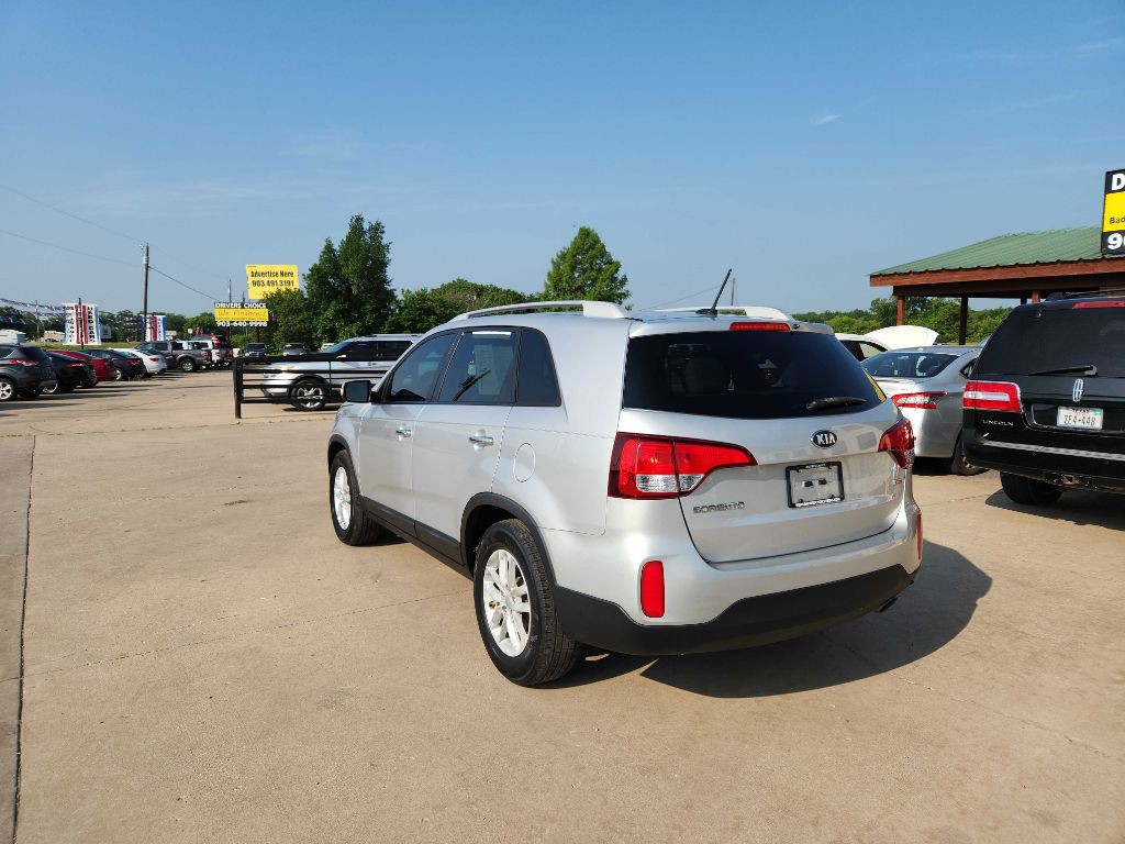 2015 Kia Sorento Image 2