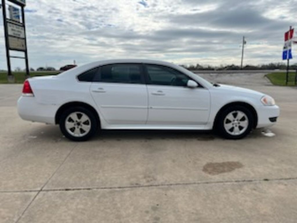 2011 Chevrolet Impala Image 2