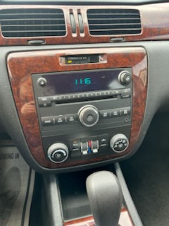 2011 Chevrolet Impala Image 10