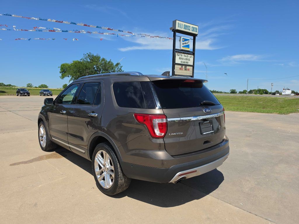 2016 Ford Explorer Image 2