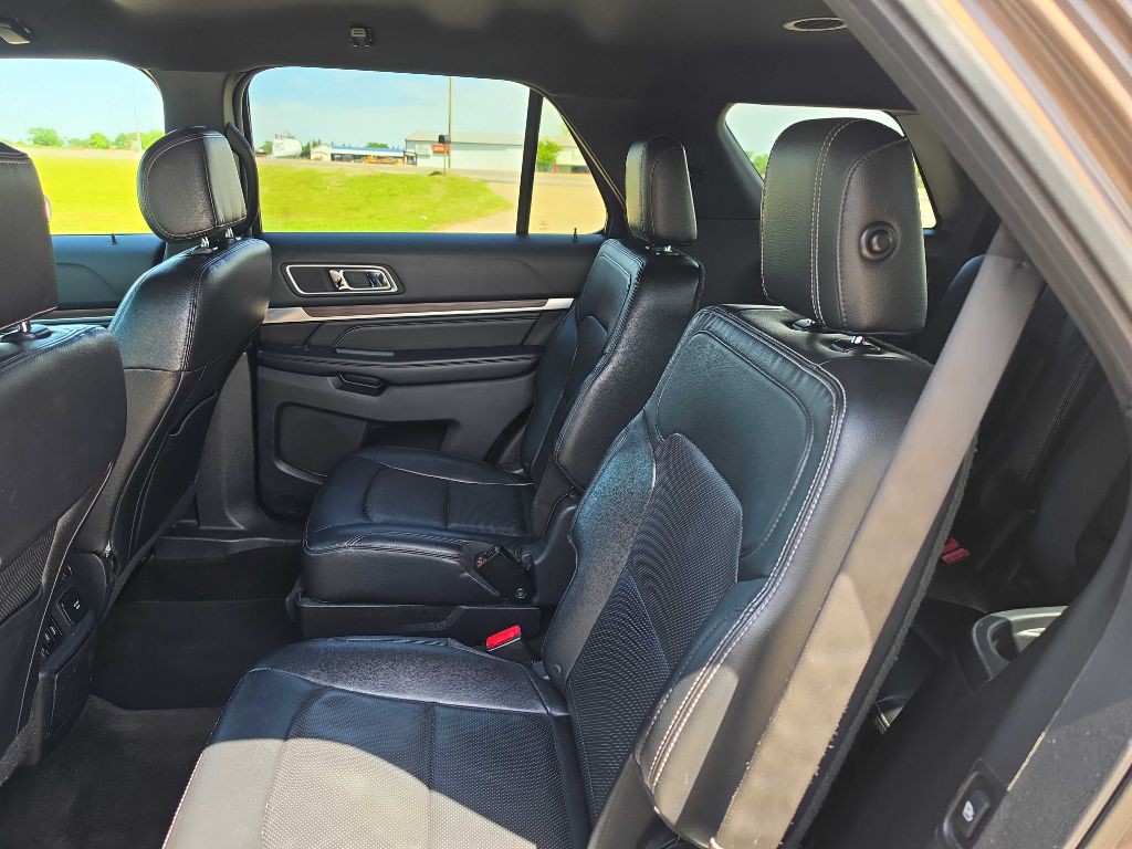2016 Ford Explorer Image 9