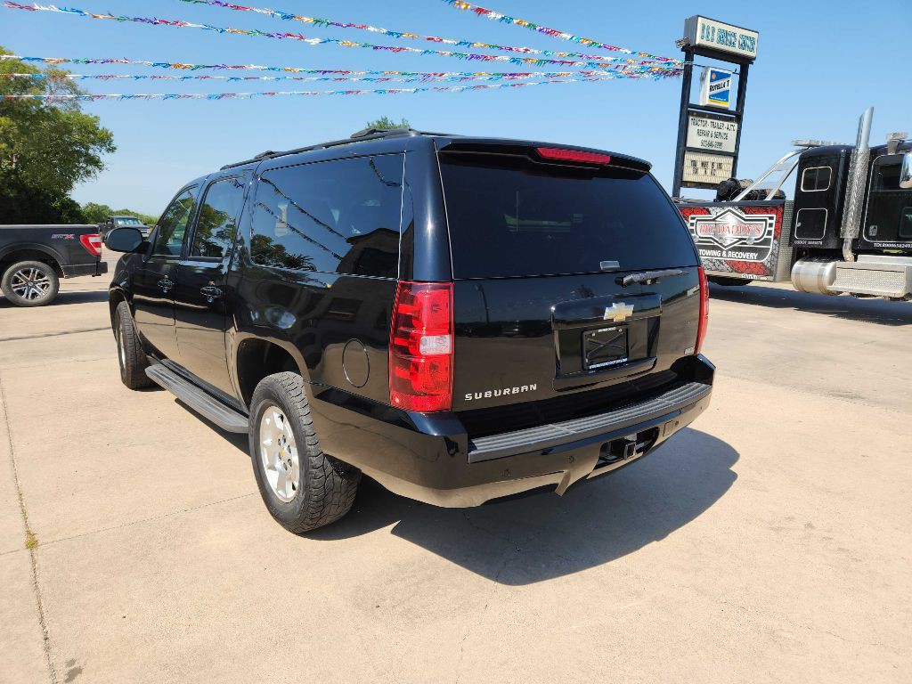 2011 Chevrolet Suburban Image 6