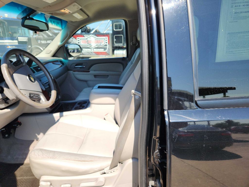2011 Chevrolet Suburban Image 8