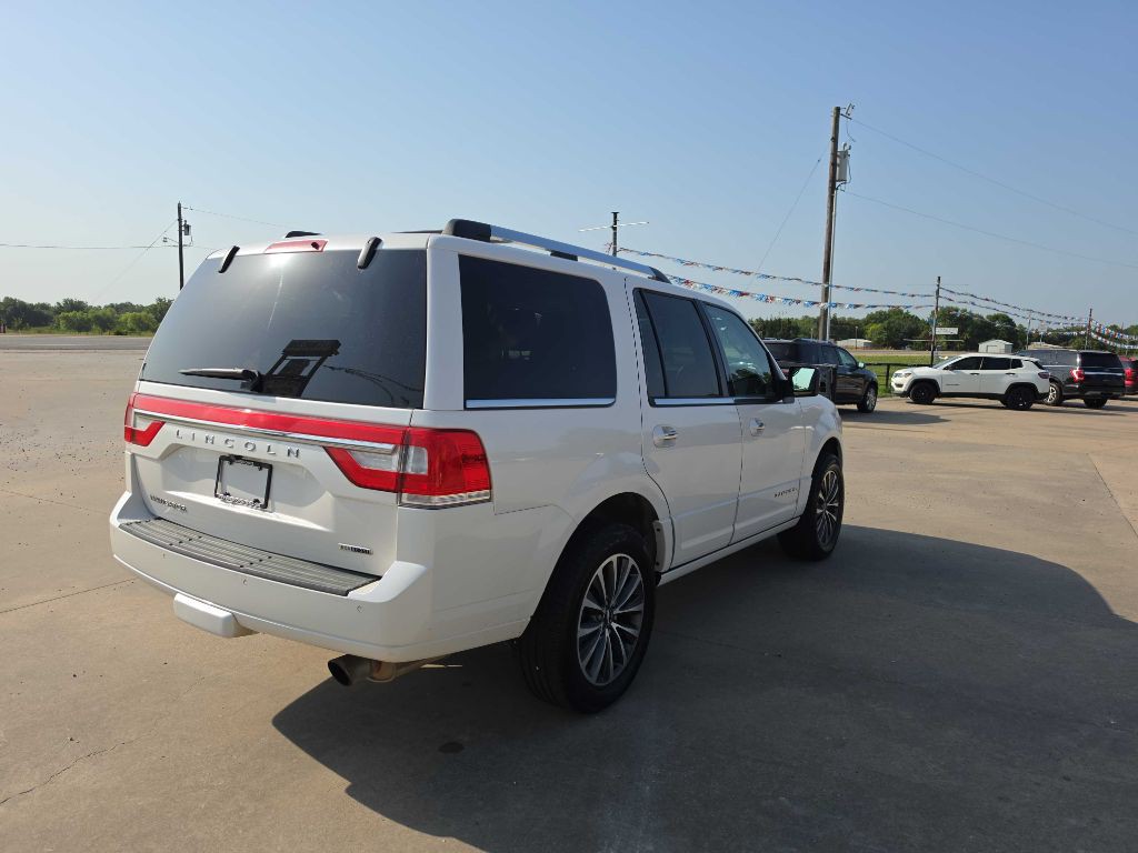 2016 Lincoln Navigator Image 2