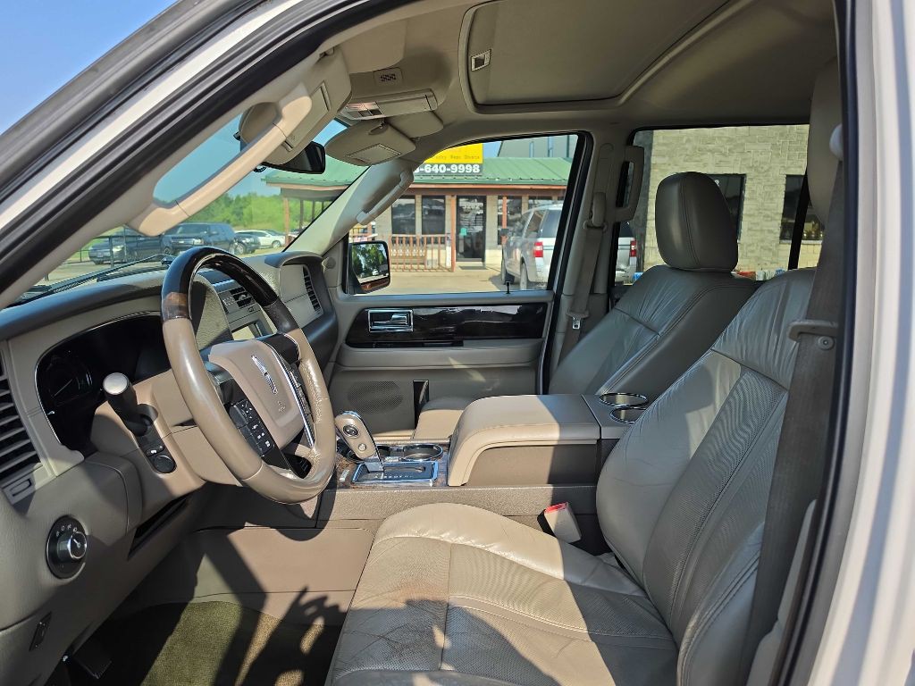 2016 Lincoln Navigator Image 8