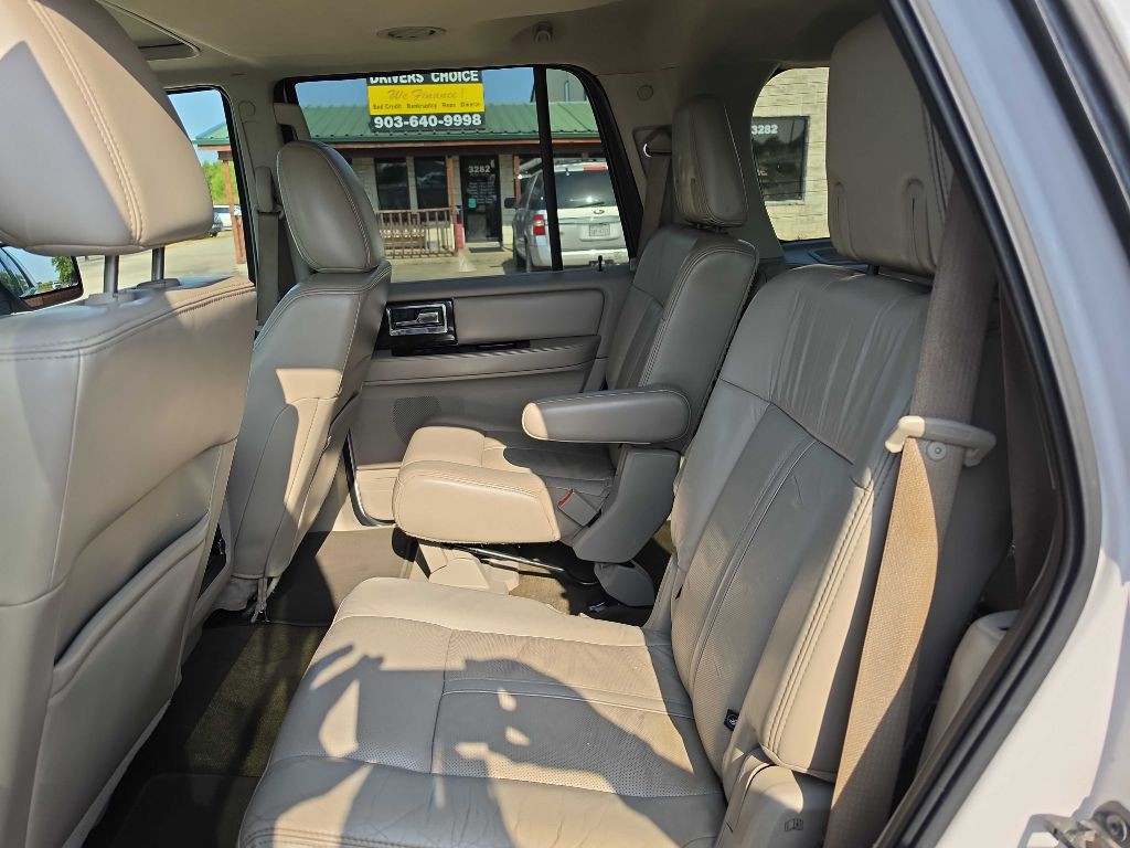 2016 Lincoln Navigator Image 9