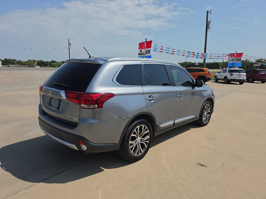 2016 Mitsubishi Outlander Image 1