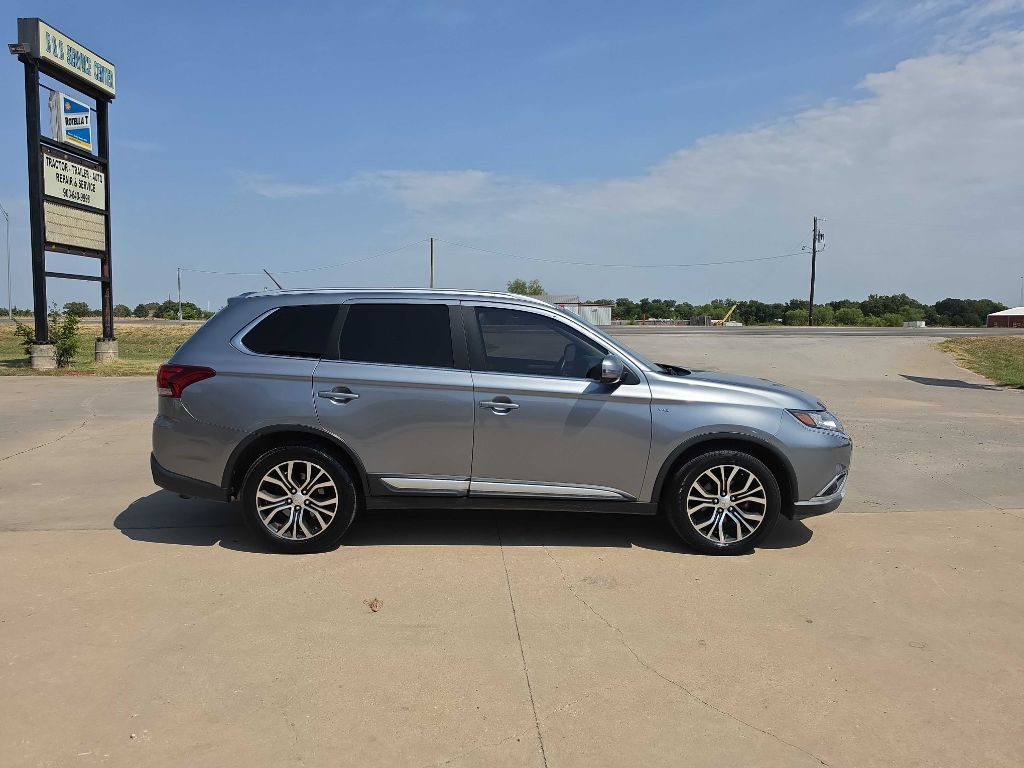 2016 Mitsubishi Outlander Image 6