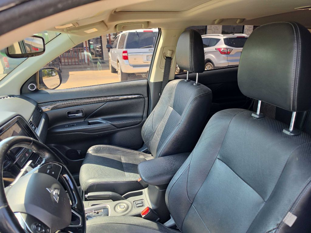 2016 Mitsubishi Outlander Image 8